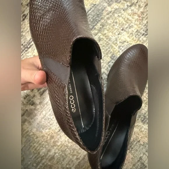 Ecco Ankle Boots Womens Brown Leather Snake Print Heeled Size 8.5 Minimalist - Picture 6 of 11